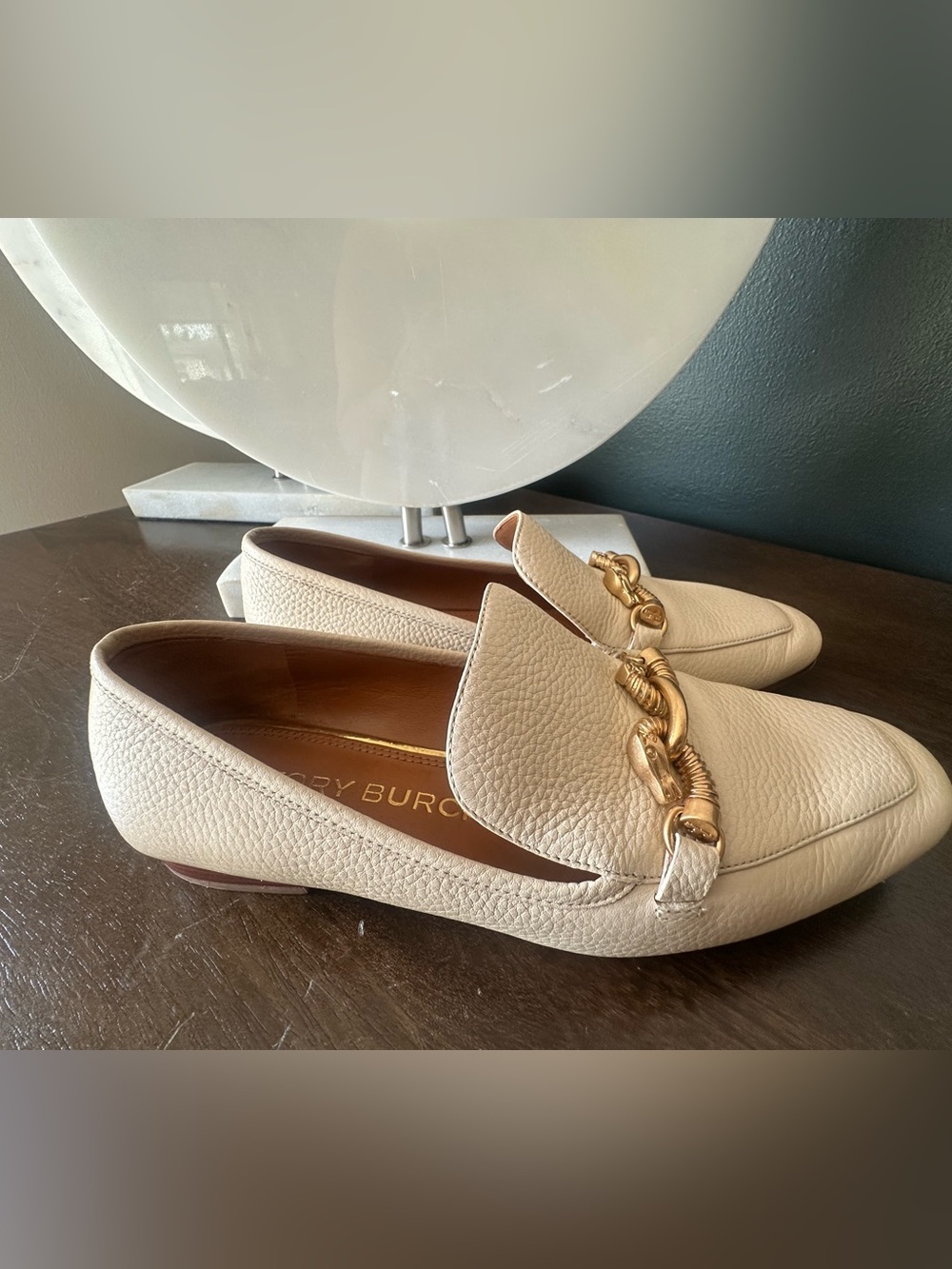 Tory Burch Cream Leather Loafers with Gold Horsebit - Picture 13 of 15